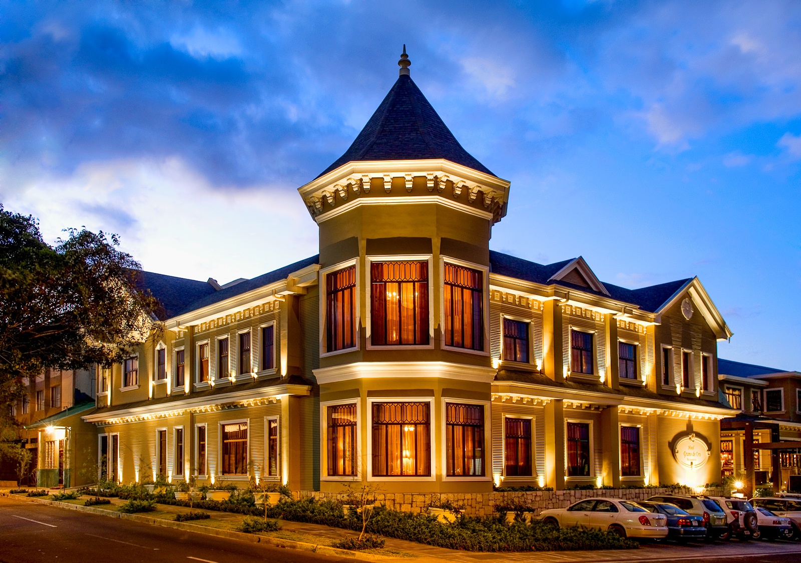 Exterior view of Hotel Grano de Oro in San Jose