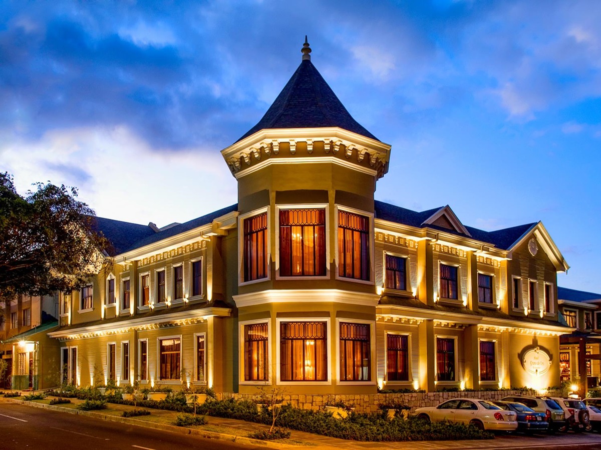Exterior view of Hotel Grano de Oro in San Jose