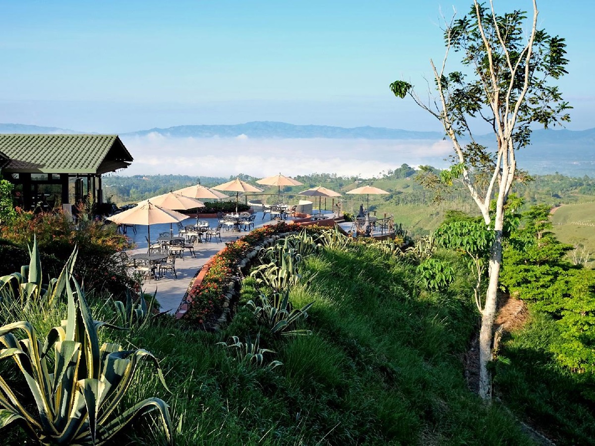 Alfresco dining and mountain views from Hacienda Alta Gracia Costa Rica