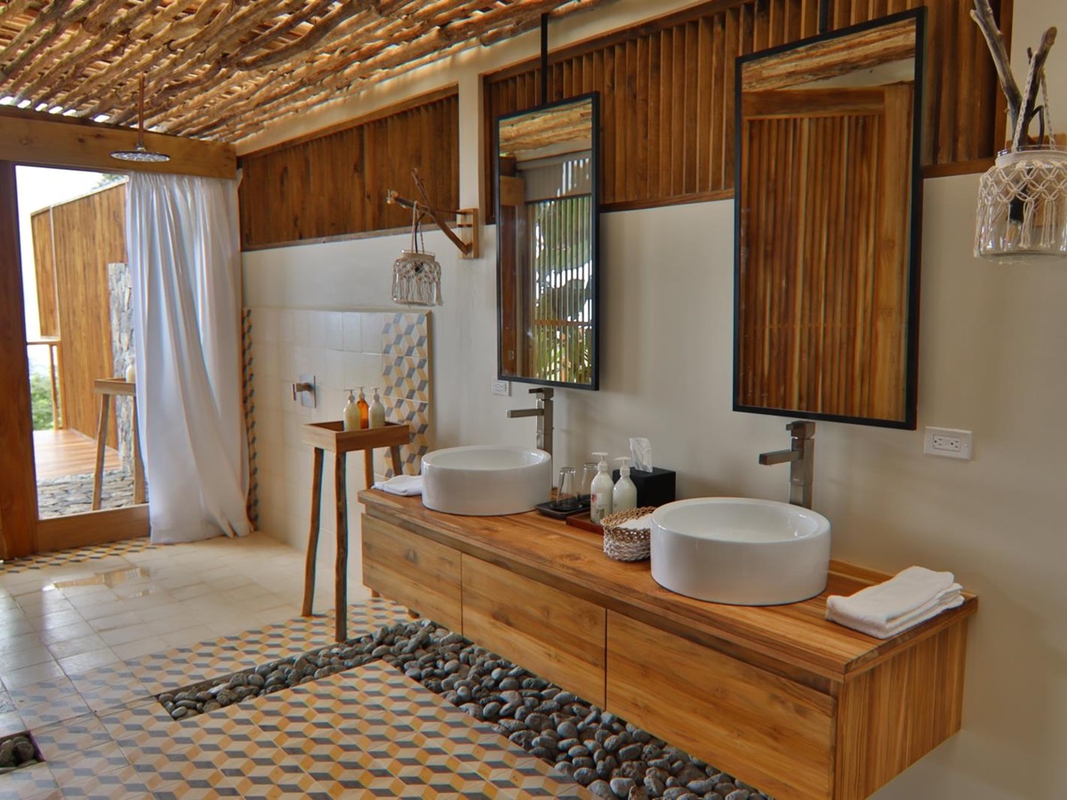 Bathroom at Lapa Rios Eco Lodge in Costa Rica
