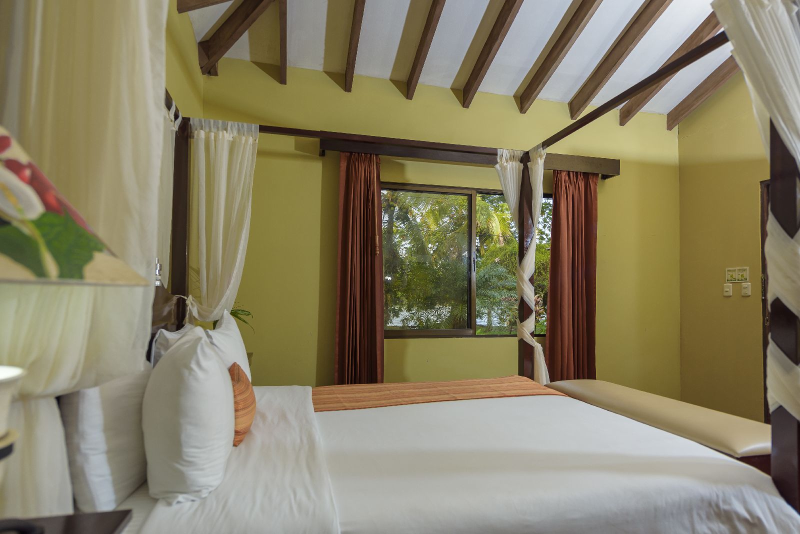 Air conditioned guest room at Manatus Lodge Tortuguero Costa Ruca