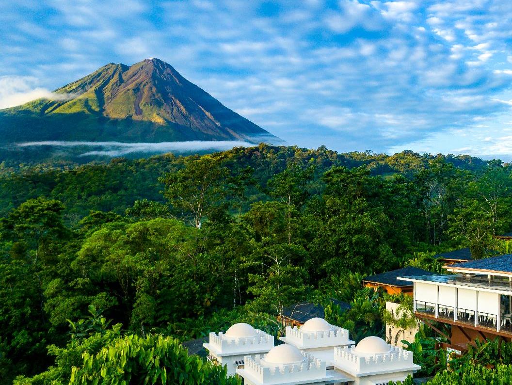 The Nayara Springs resort in Costa Rica vlose to the Arenal Volcano
