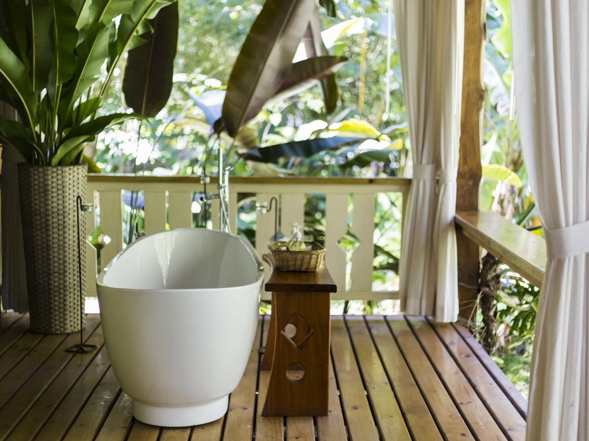 Tub at Pacuare Lodge in Costa Rica