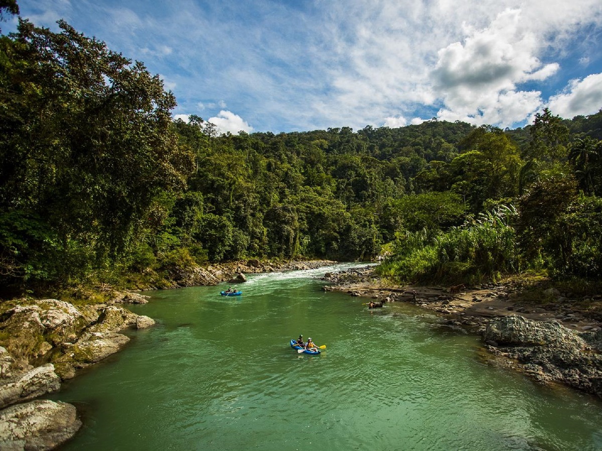 Kayaking in the pristine surroundings of Pacuare Lodge Costa Rica