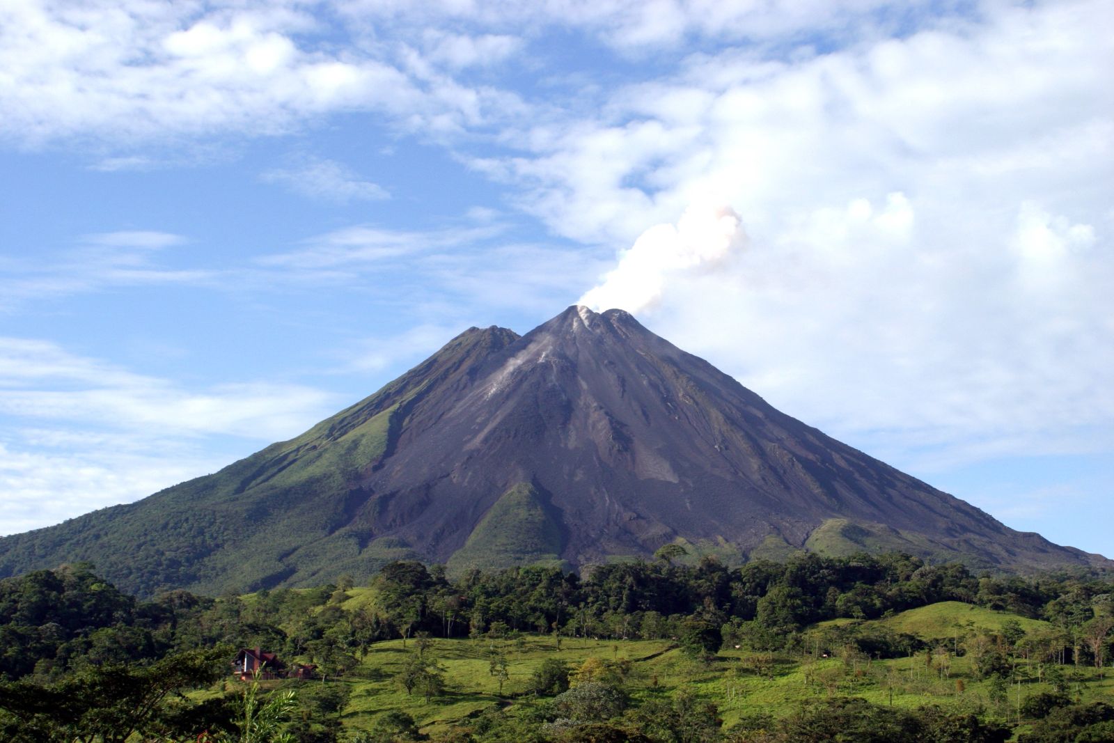 The volcano of Arenal, Costa Rican Trails