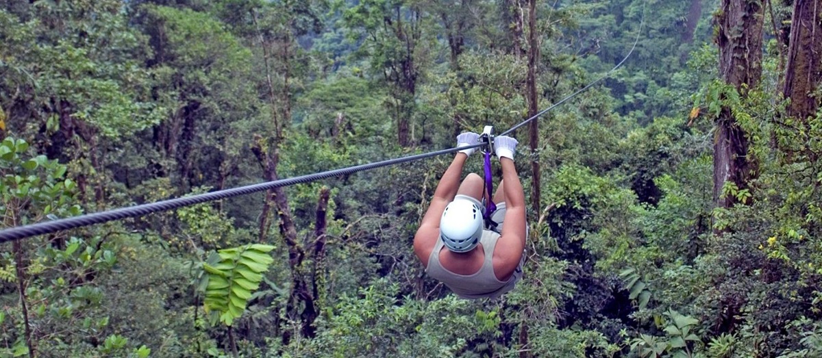 Zip lining with Costa Rican Trails
