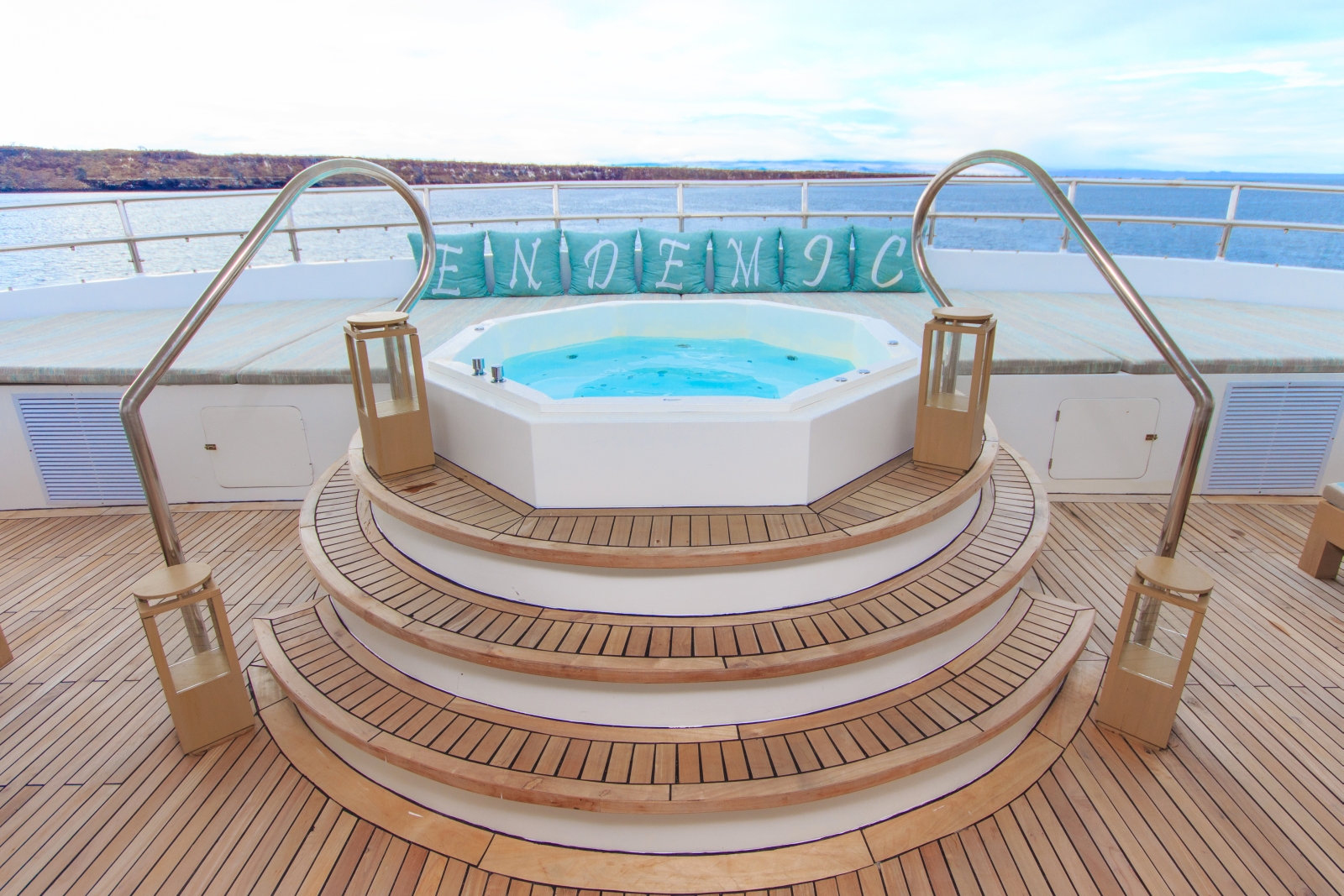 Jacuzzi on board Endemic in Galapagos
