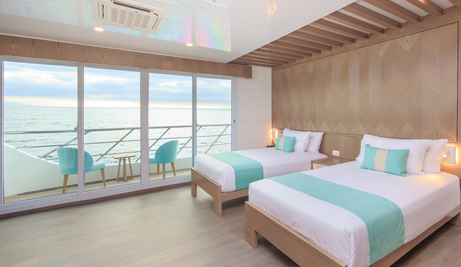Twin suite on board Endemic in Galapagos