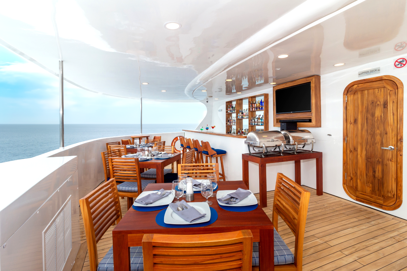 Alfresco dining onboard the Galapagos Horizon yacht in Ecuador