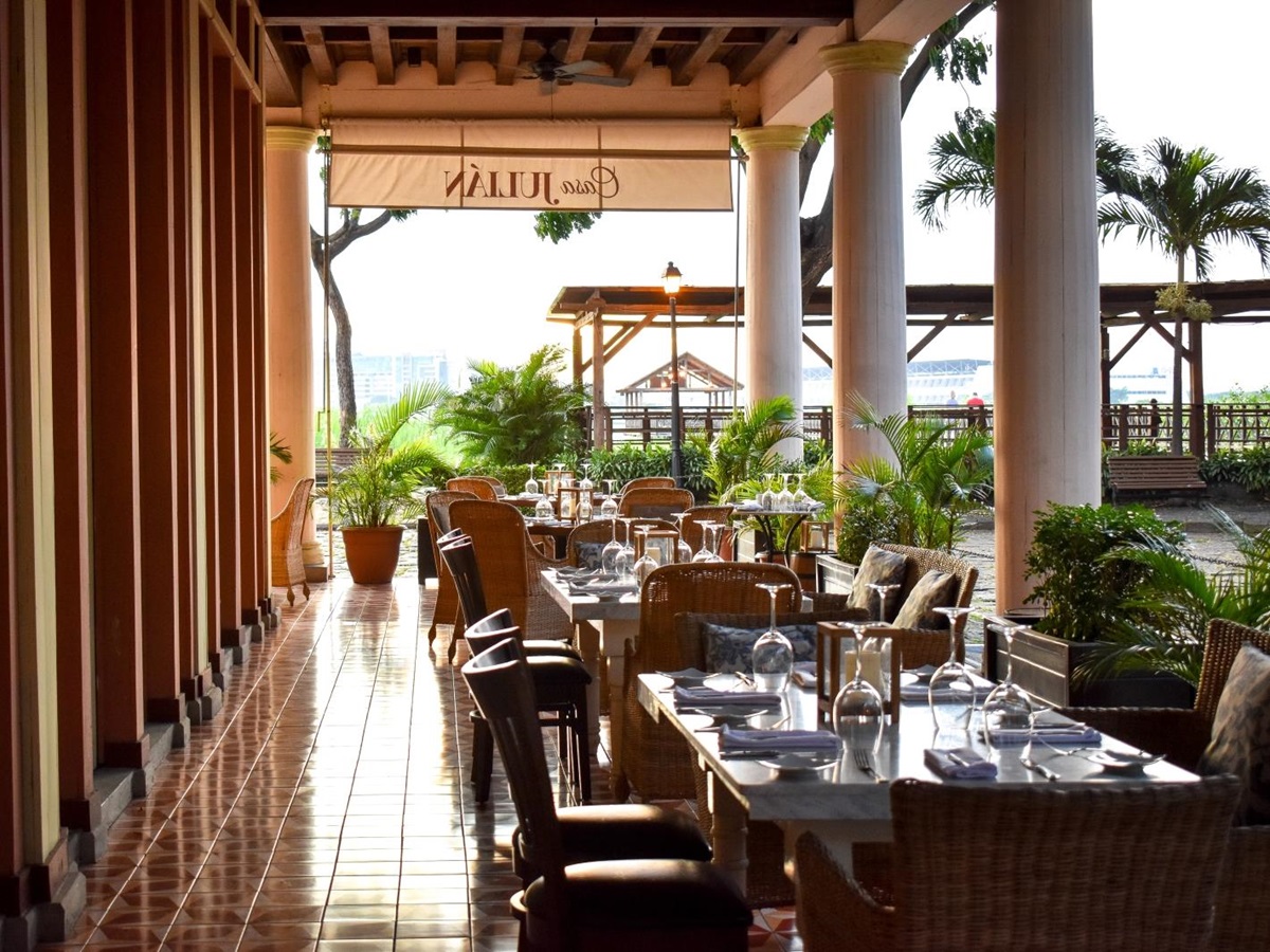 Dining at Hotel del Parque in Ecuador