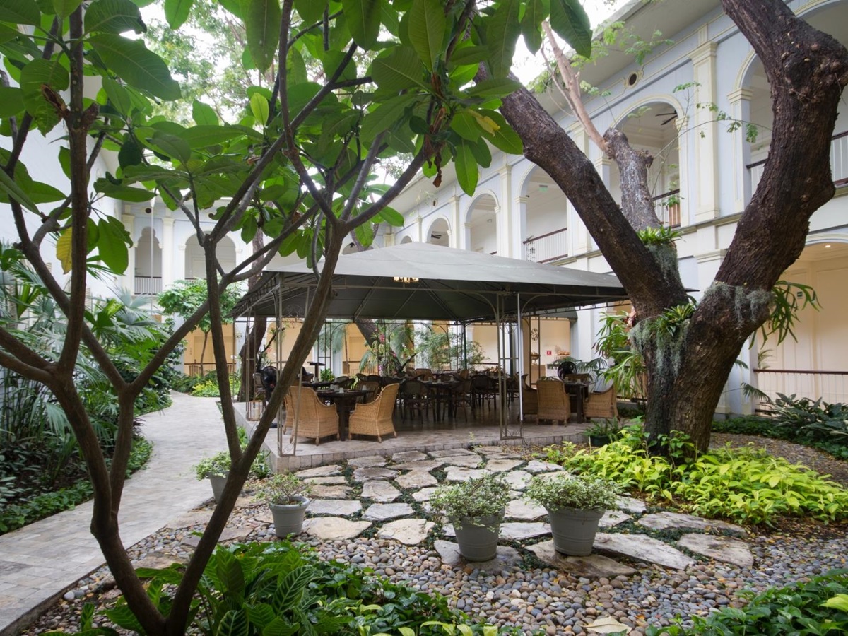 Entrance at Hotel del Parque in Ecuador
