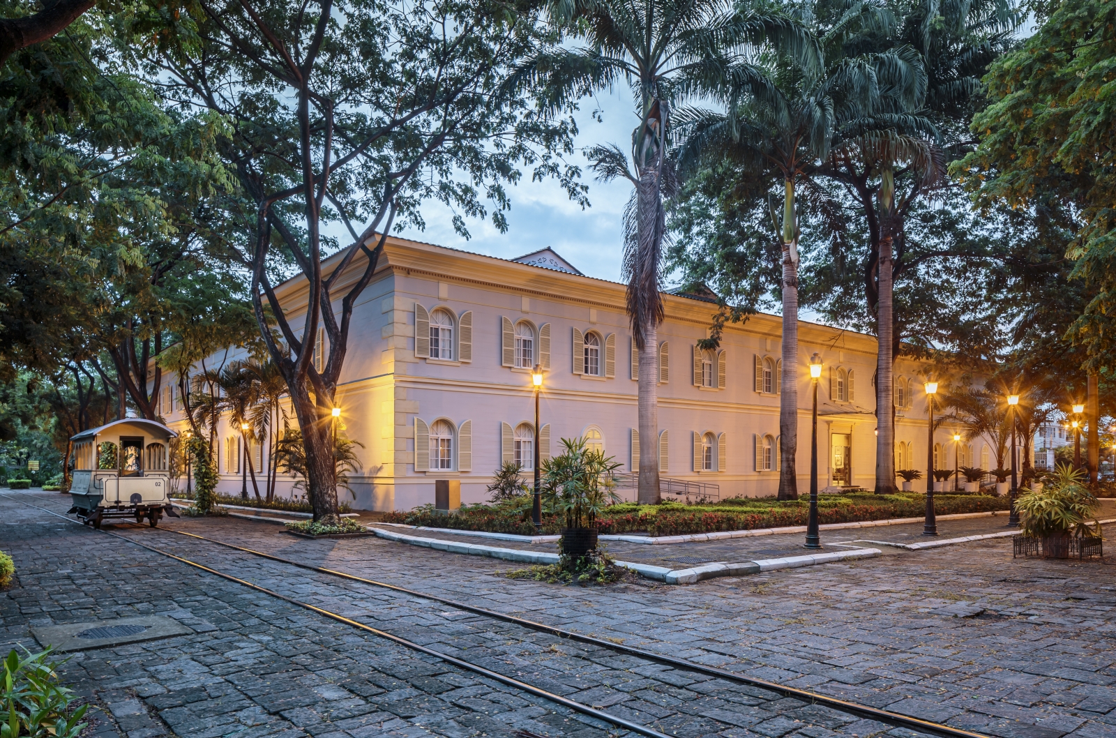 Exterior at Hotel del Parque in Ecuador