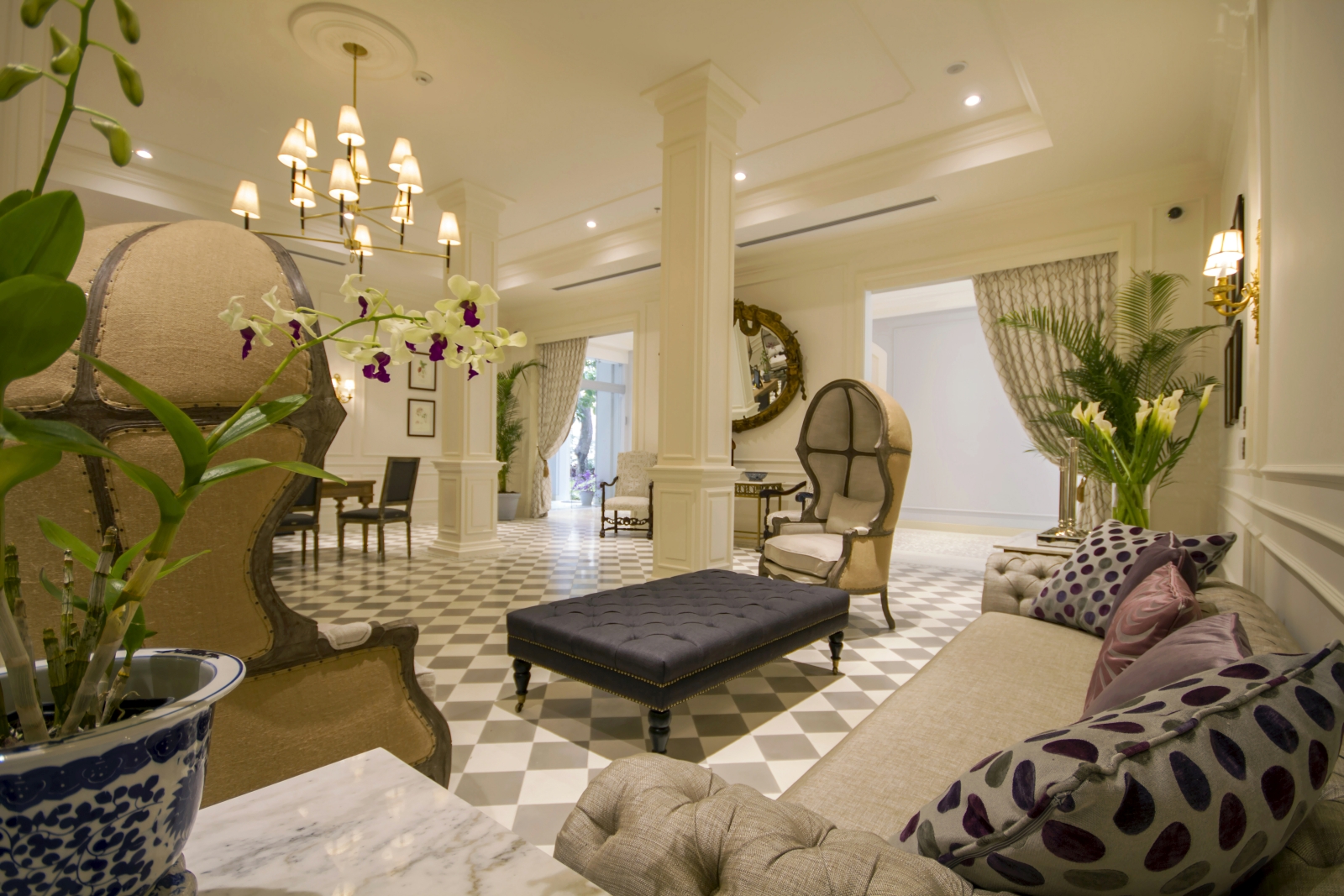 Lobby at Hotel del Parque in Ecuador