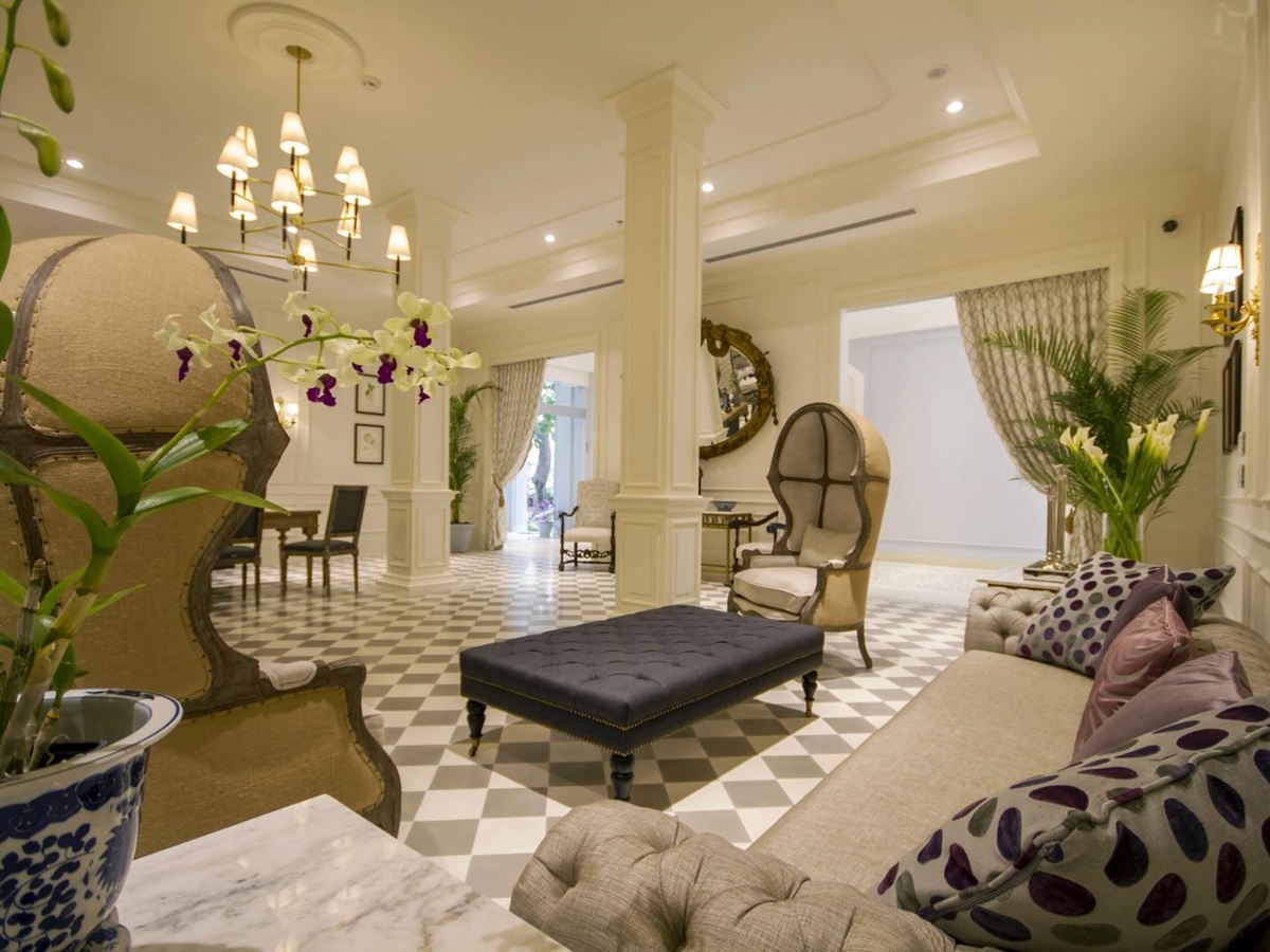 Lobby at Hotel del Parque in Ecuador