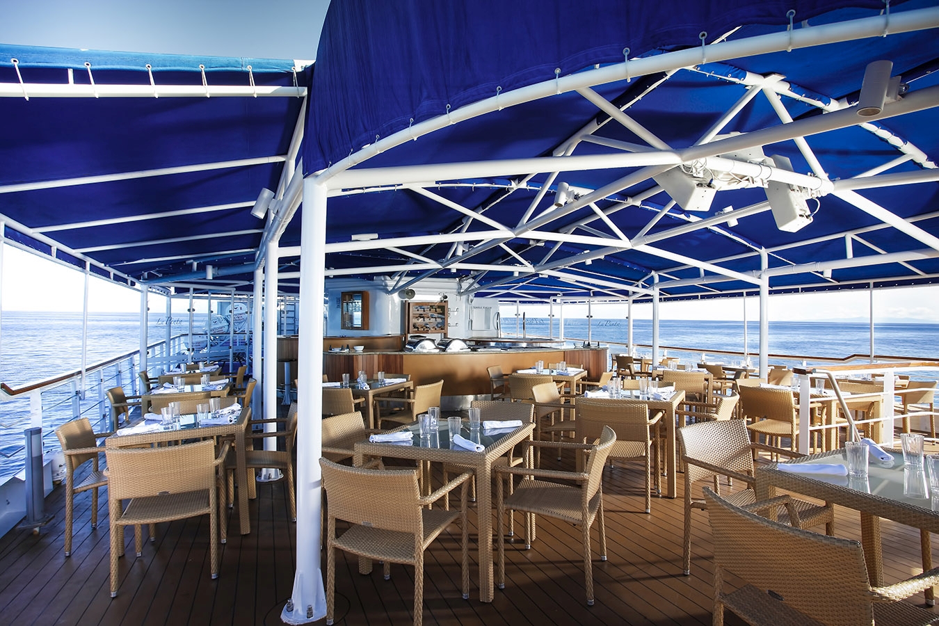 Dining onboard La Pinta in Galapagos