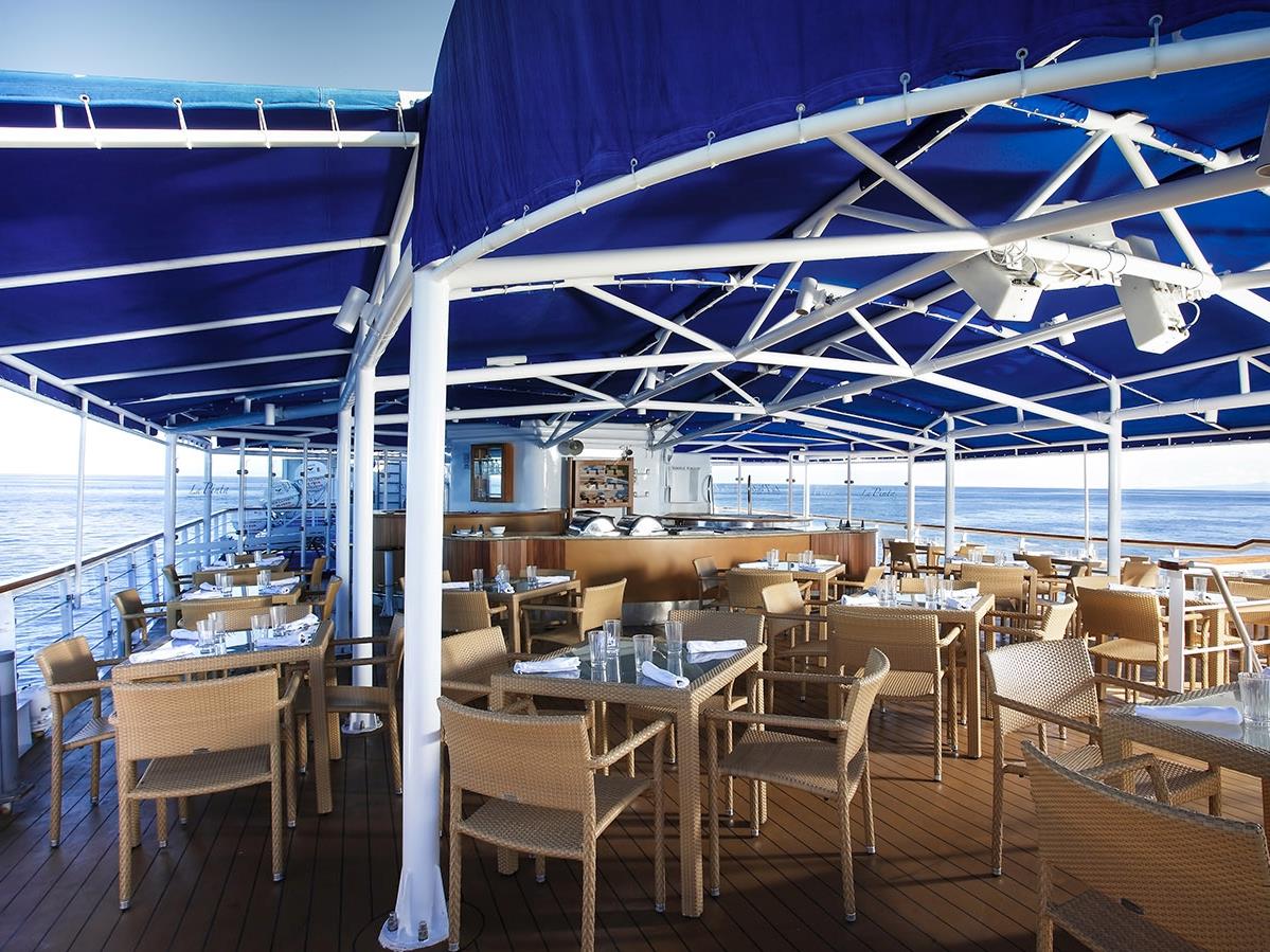 Dining onboard La Pinta in Galapagos