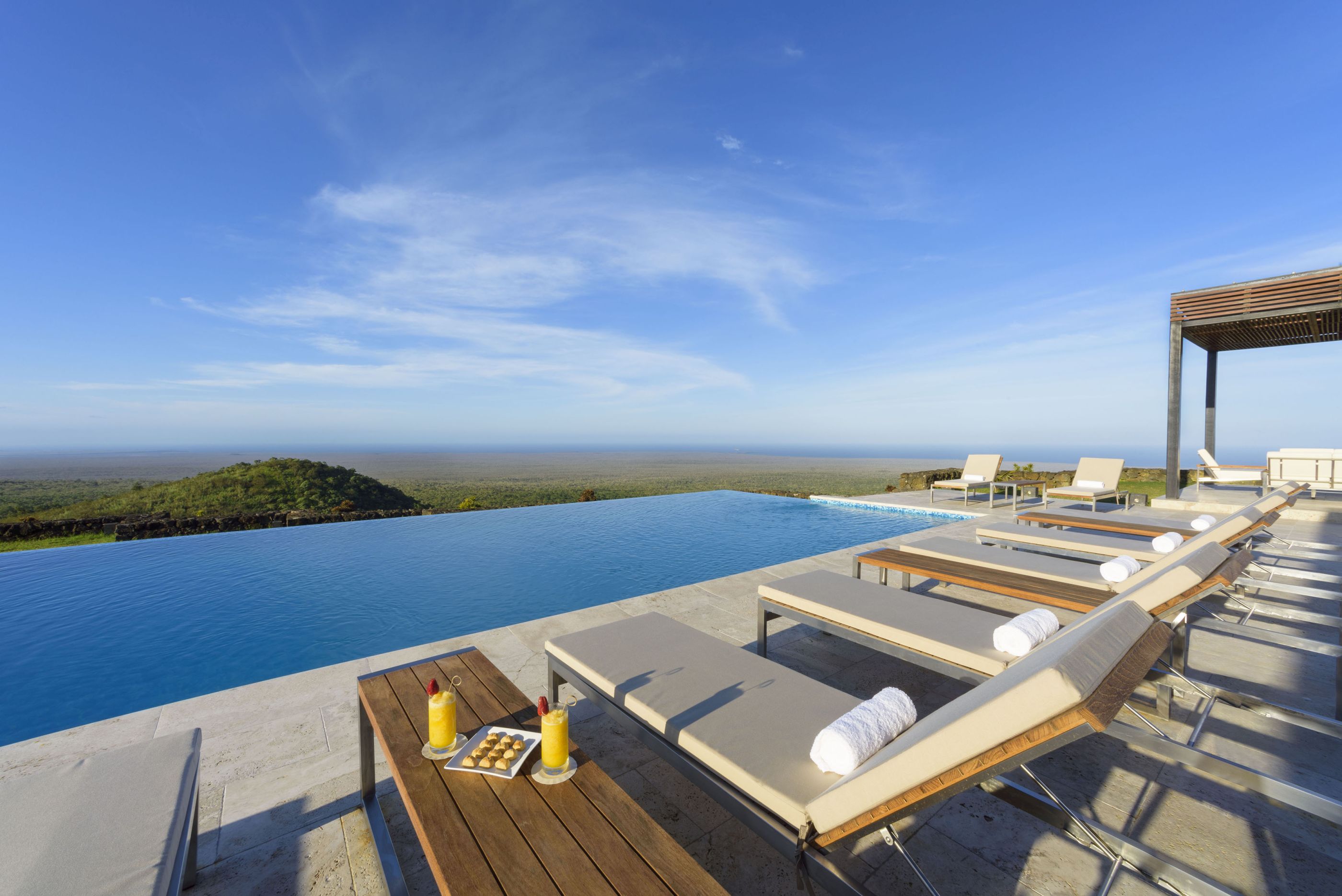Infinity pool of Pikaia Lodge, Ecuador