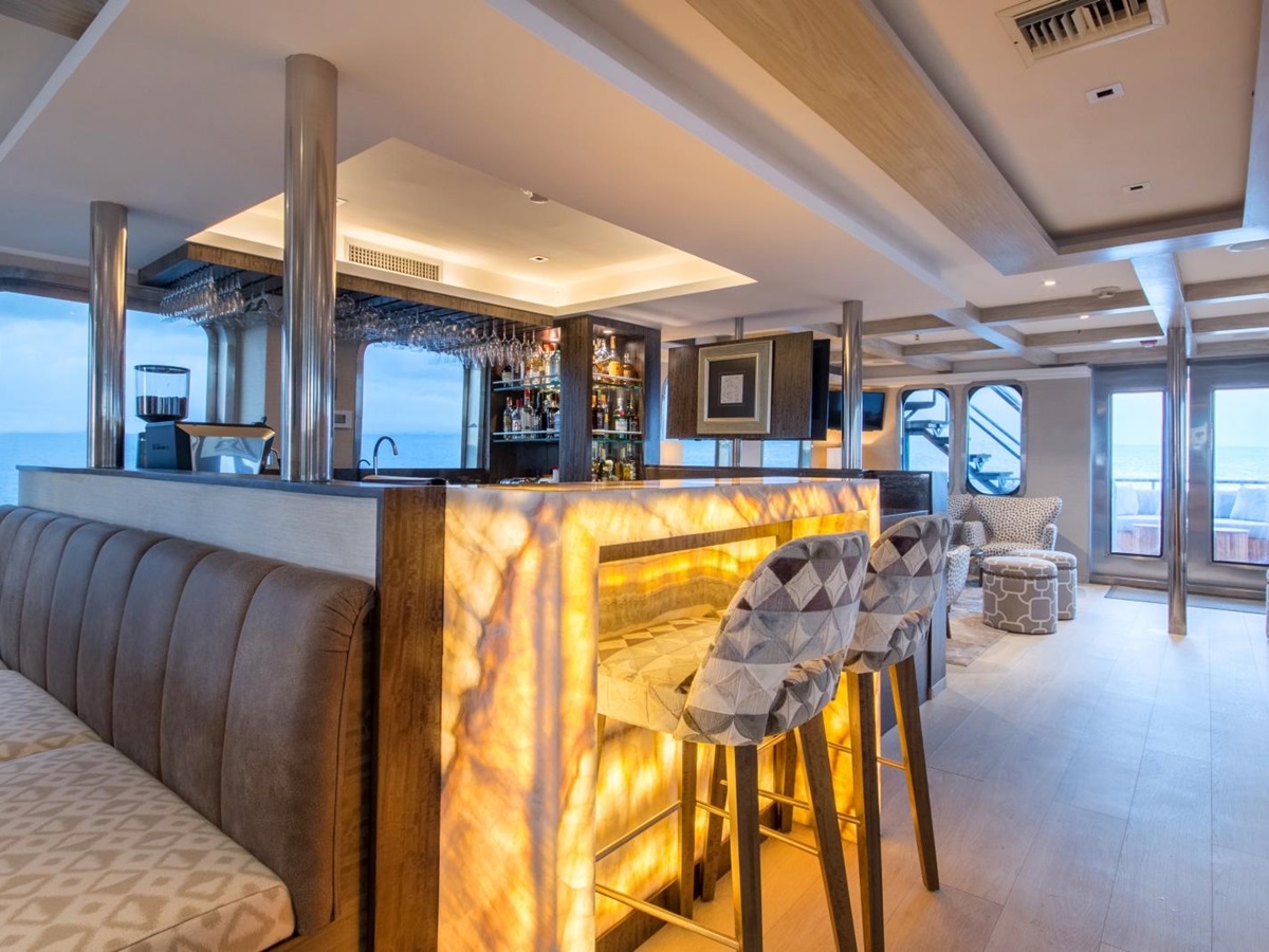 Bar on board Theory in the Galapagos