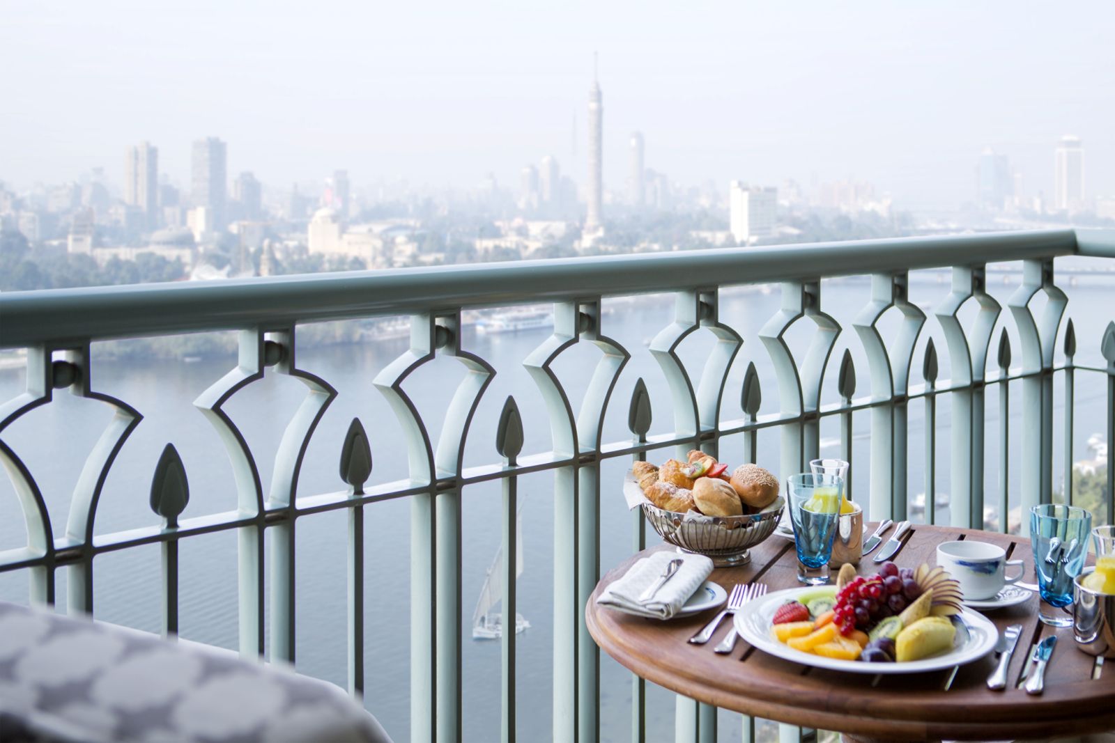 Breakfast on terrace at Four Seasons Nile Plaza Cairo