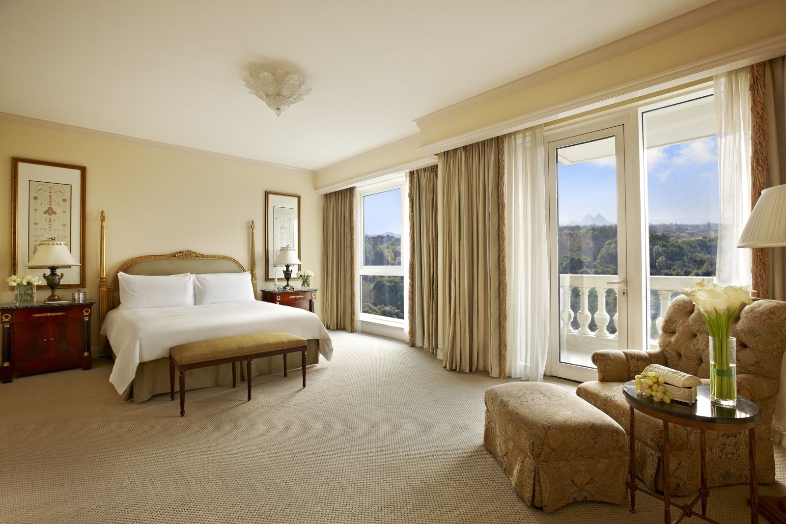 Suite with balcony at Four Seasons Nile Plaza Cairo