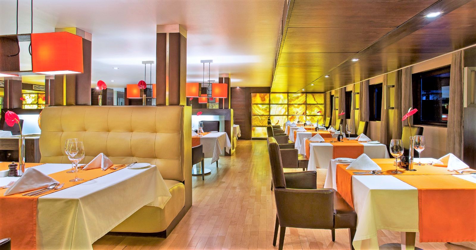 Restaurant onboard the the Oberoi Zahra on the Nile in Egypt