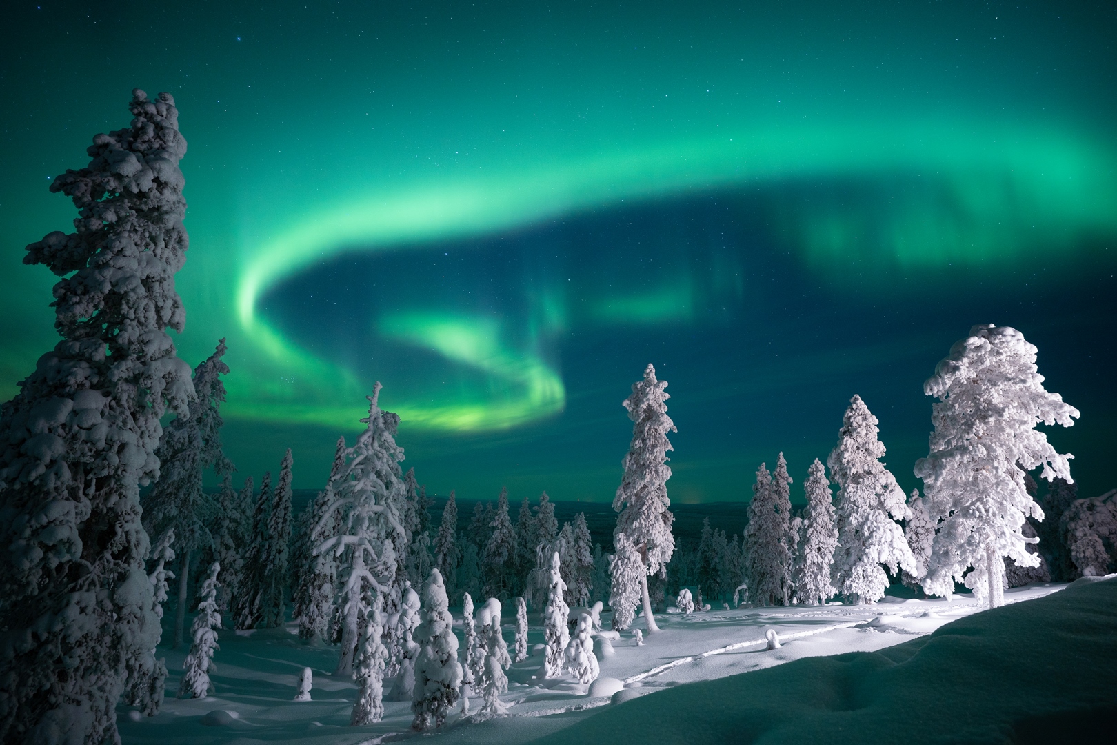 Northern lights over Octola Lodge, Finland