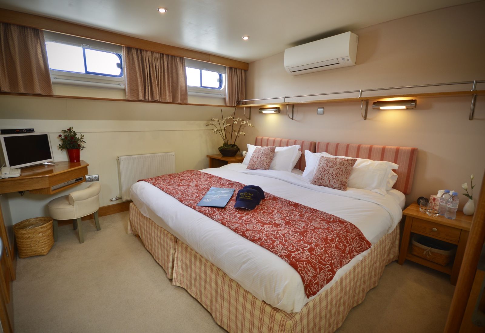 Double cabin on board French barge, Apres Tout