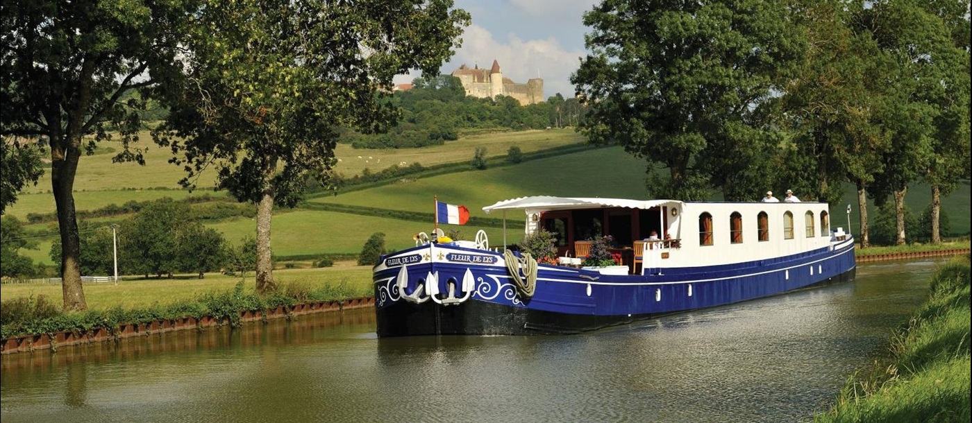 https://www.redsavannah.com/-/media/countries/france/accommodation/belmond-fleur-de-lys/belmond-fleur-de-lys-sailing2.jpg?h=610&w=1400&udi=1&cropregion=42,138,1581,810&hash=E9E8F071F8E2EA5C80873B7EDB682B79