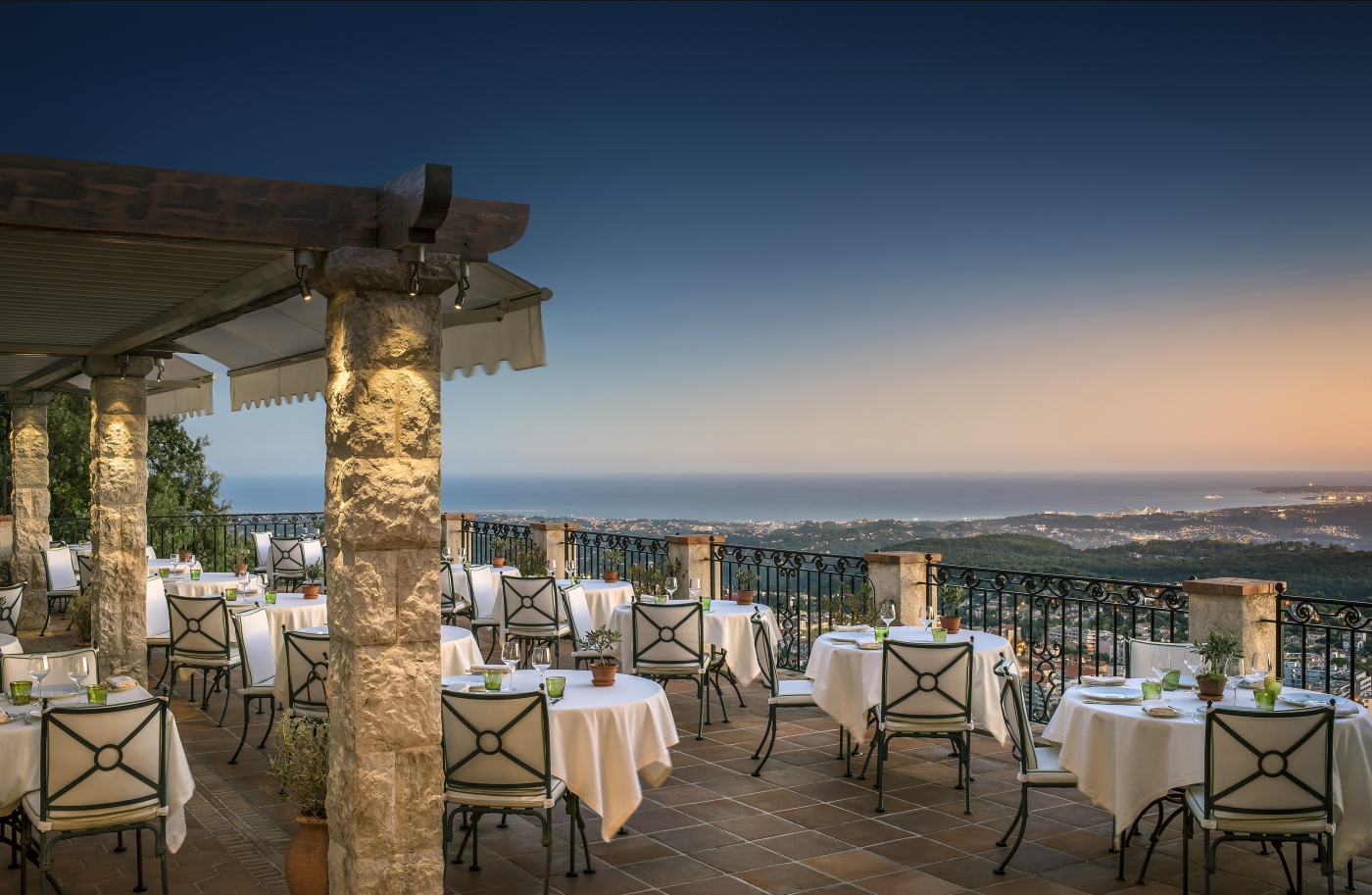 Restaurant with panoramic viewing terrace at Chateau Saint-Martin and Spa in France
