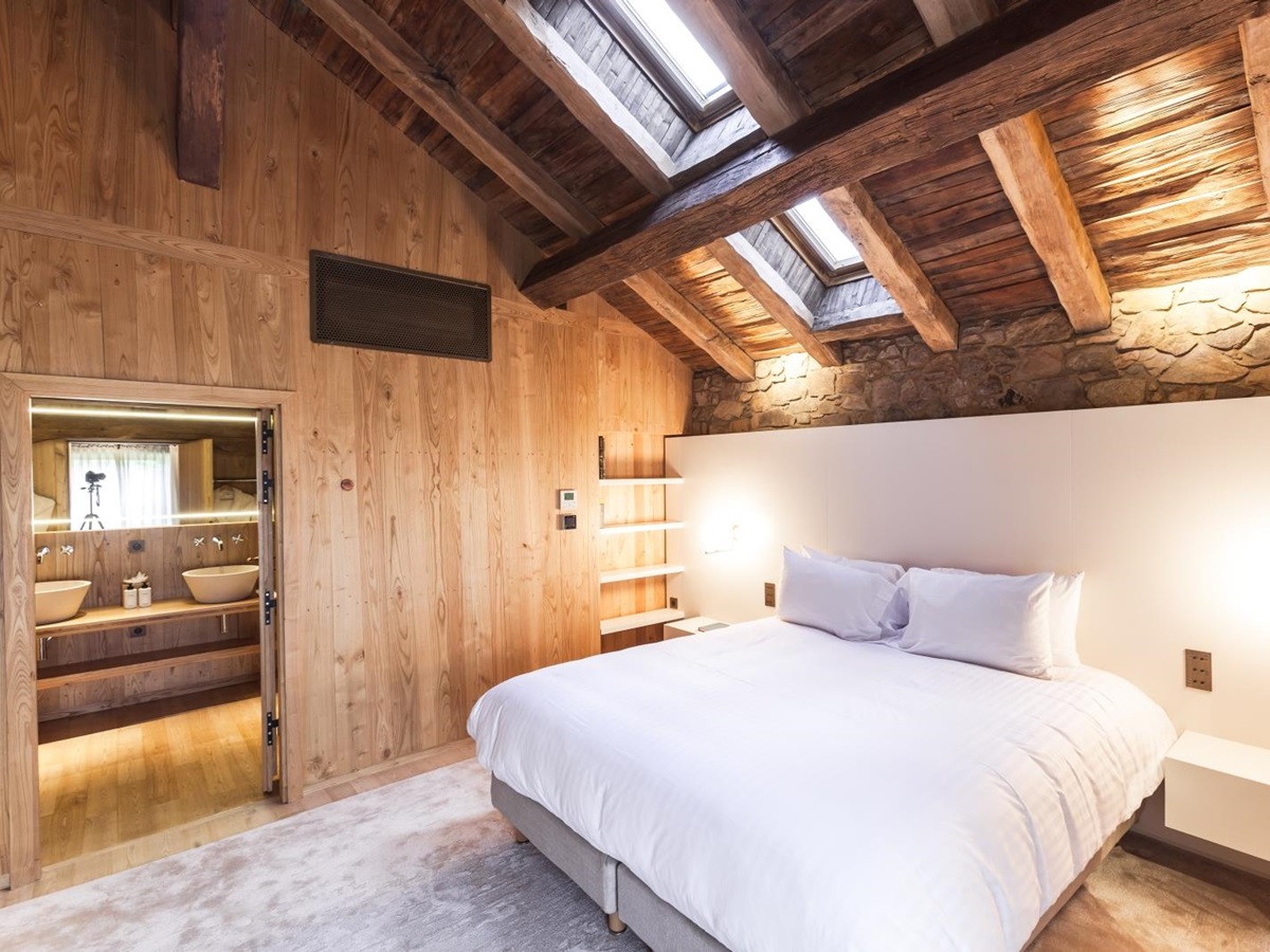 double bedroom with vaulted ceiling at domaine des etangs in france