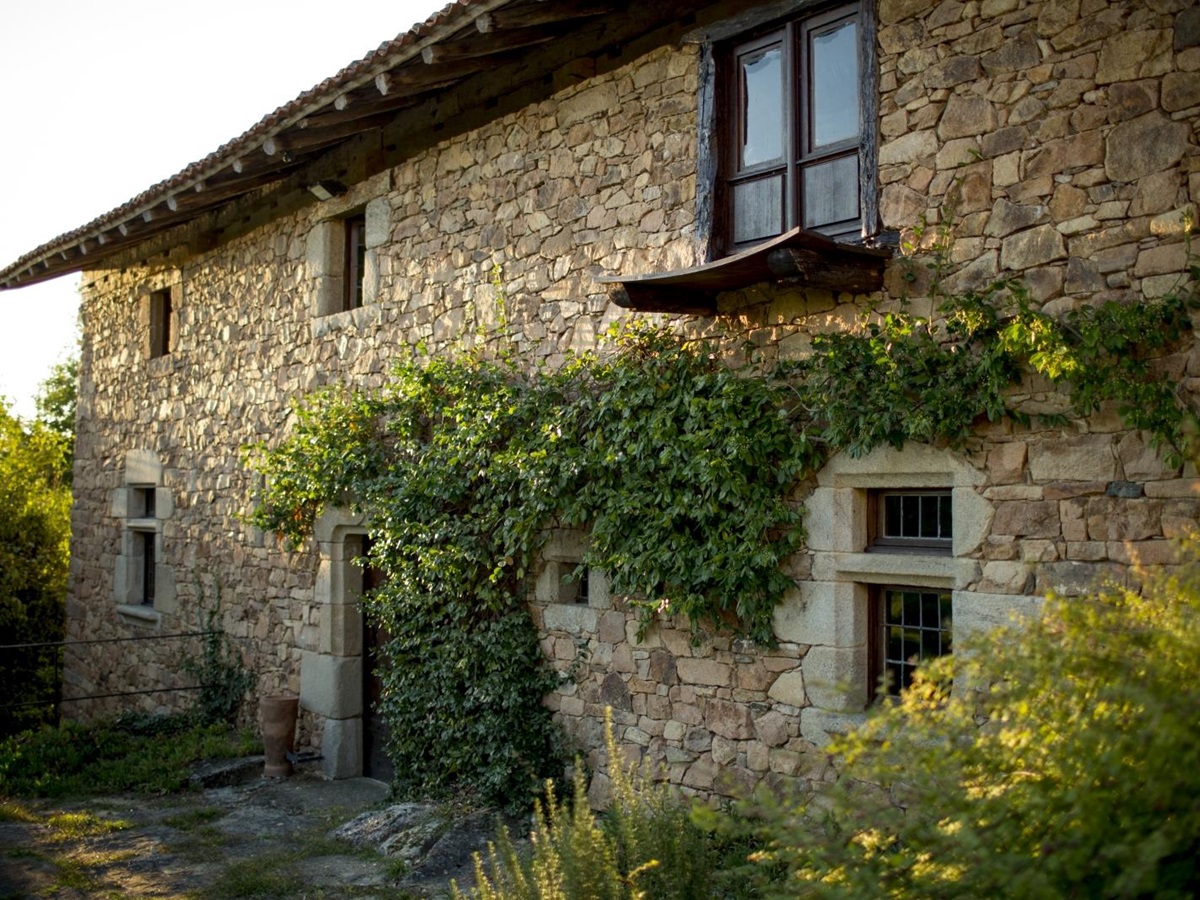 exterior view of farmhouse cottage at domaine des etangs in france