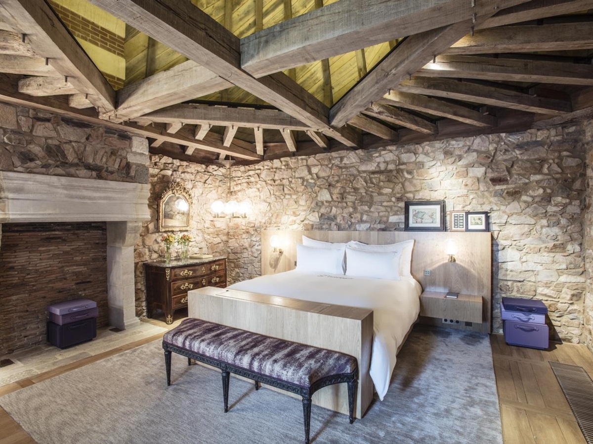 saturn hotel room at domaine des etangs in france