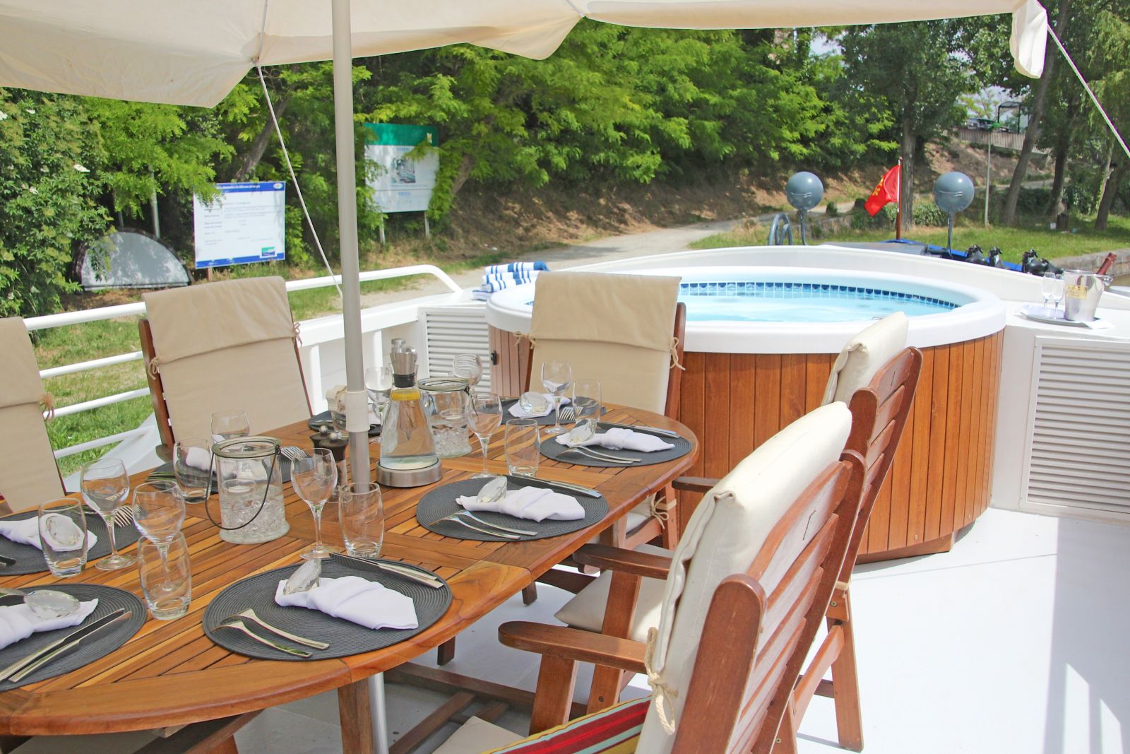 Outdoor dining and jacuzzi on board the Enchante river cruise in France
