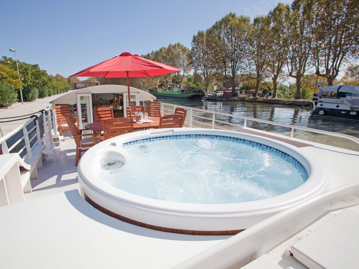 Jacuzzi and sun deck on board the Enchante river cruise in France