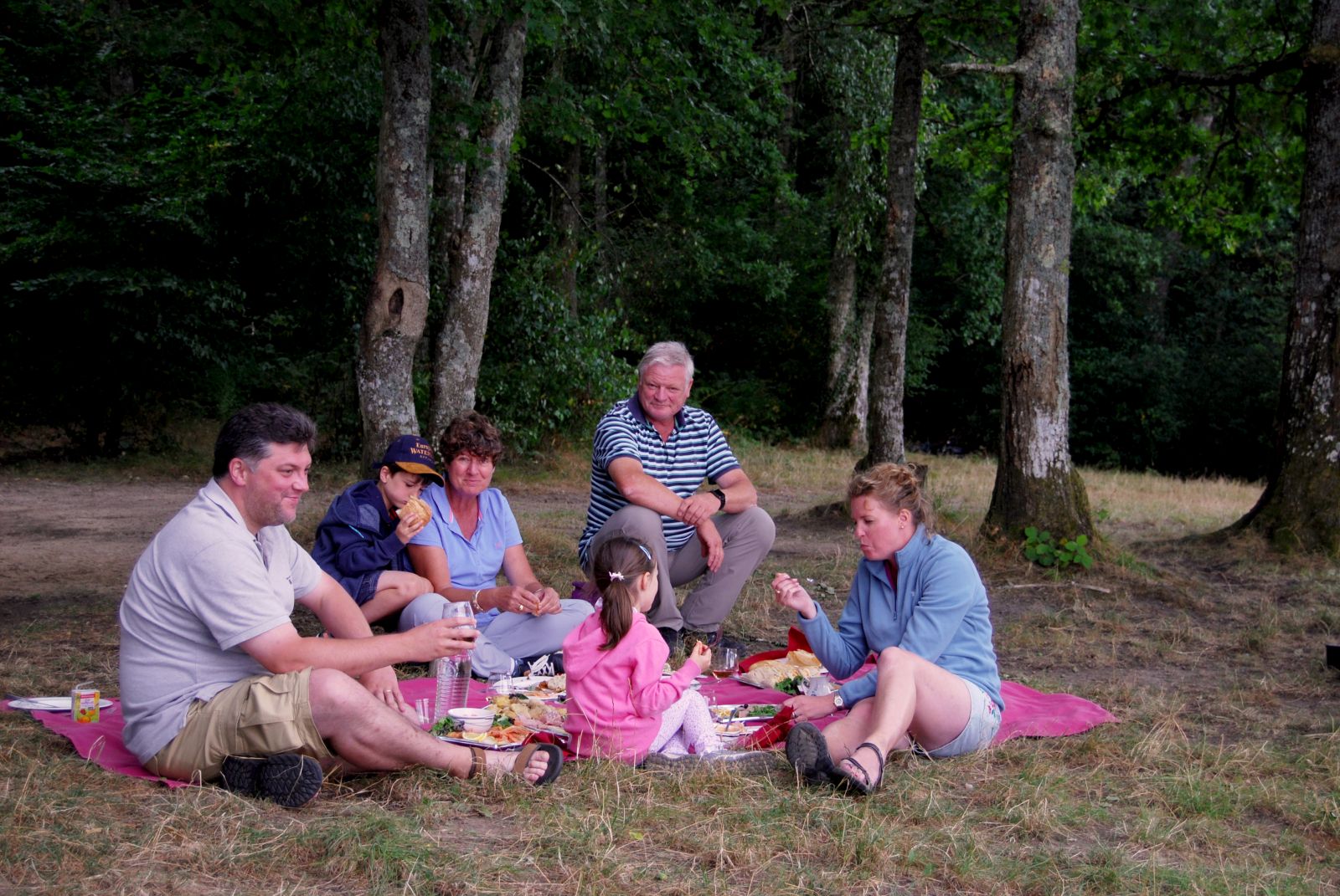 Family picnic from the Enchante river cruise in France