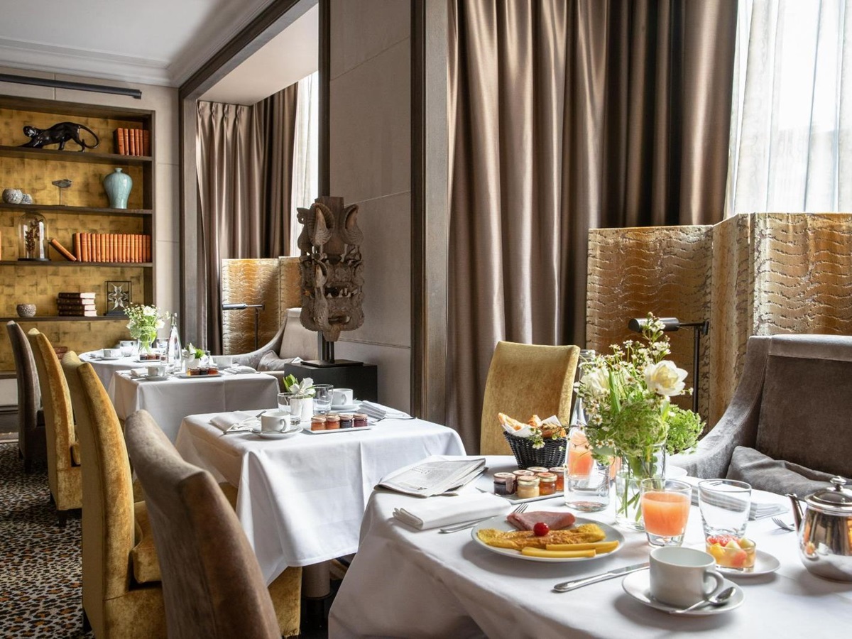 Restaurant tables at Esprit Saint Germain in Paris, France