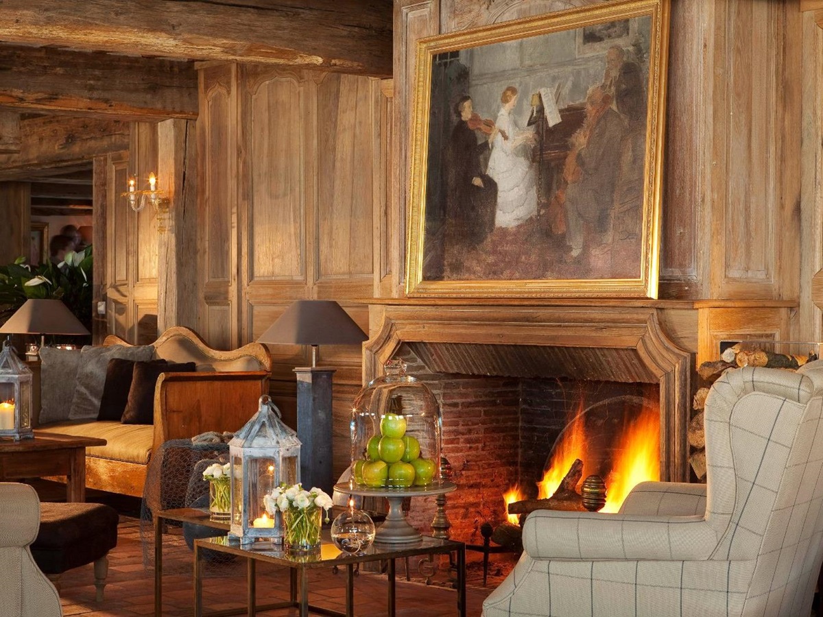 Bar and lounge area of Ferme Saint Simeon in Normandy, France
