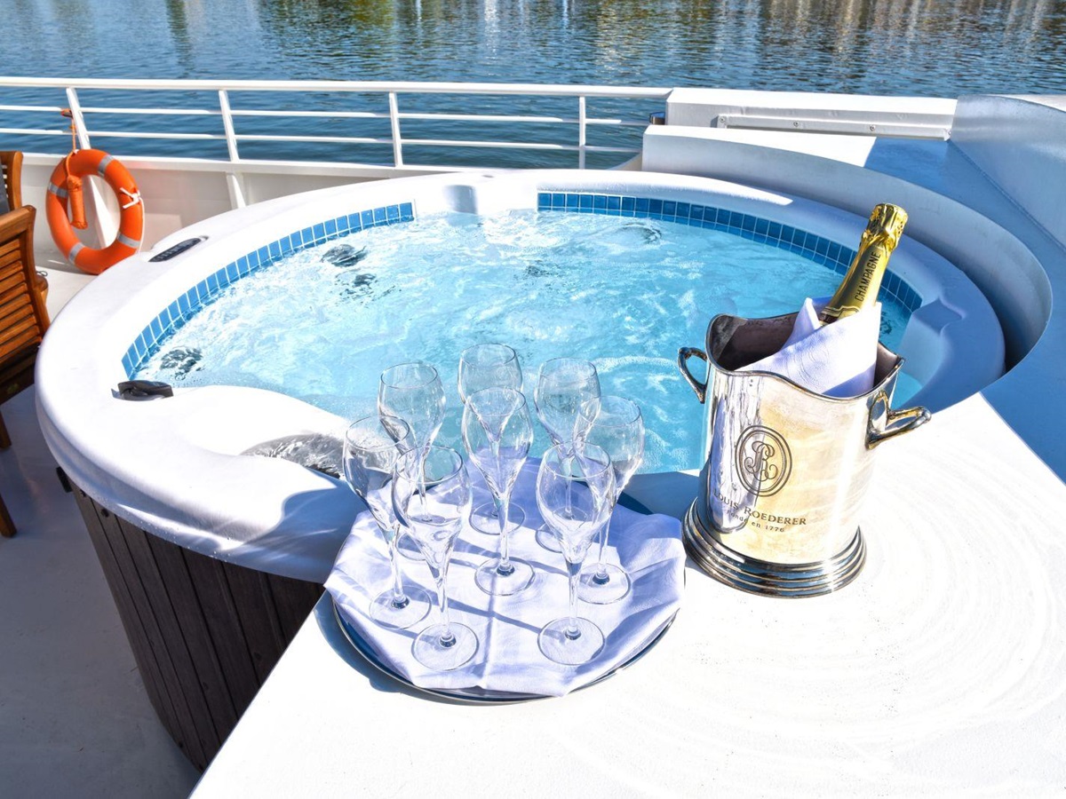 Champagne in the hot tub on board the Finesse river barge in France