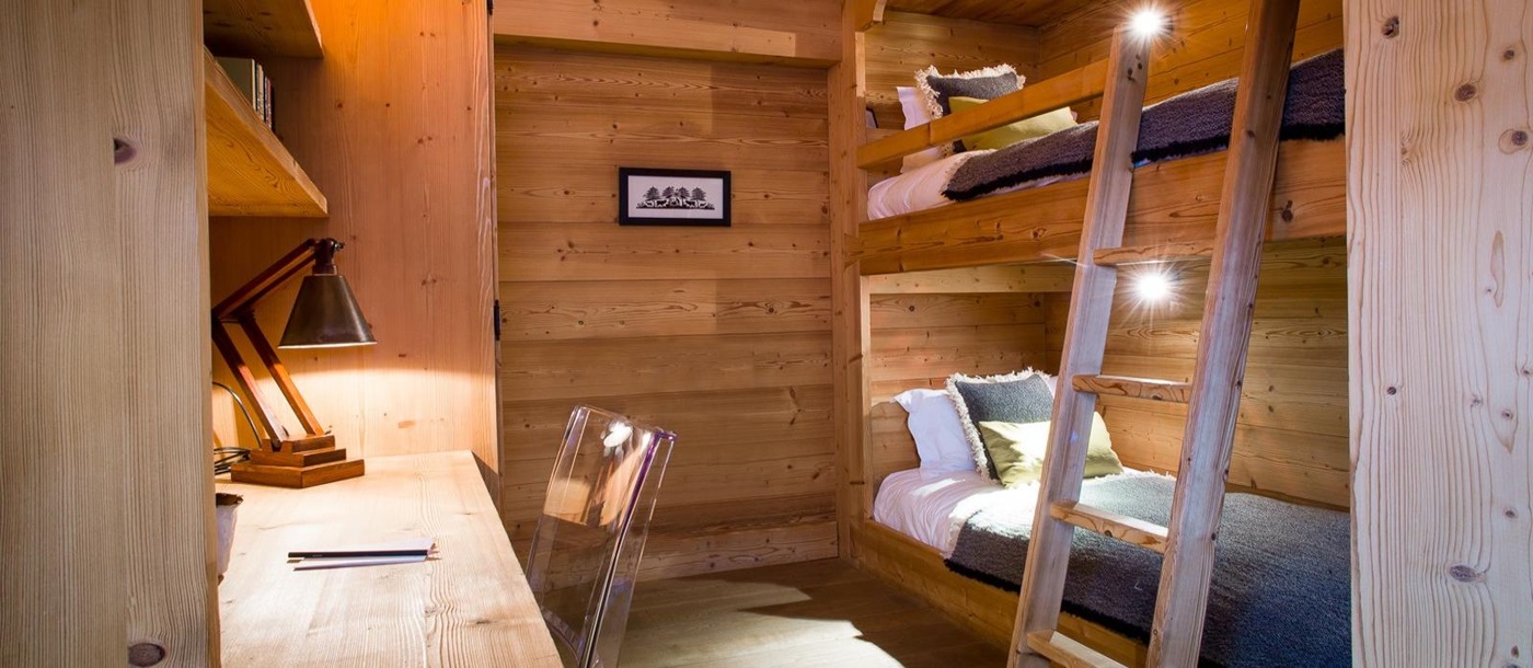 Bunk bedroom in Hotel Alpaga, France