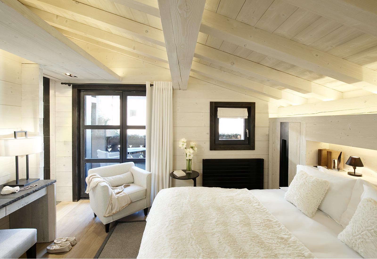 Double bedroom in Hotel Alpaga, France