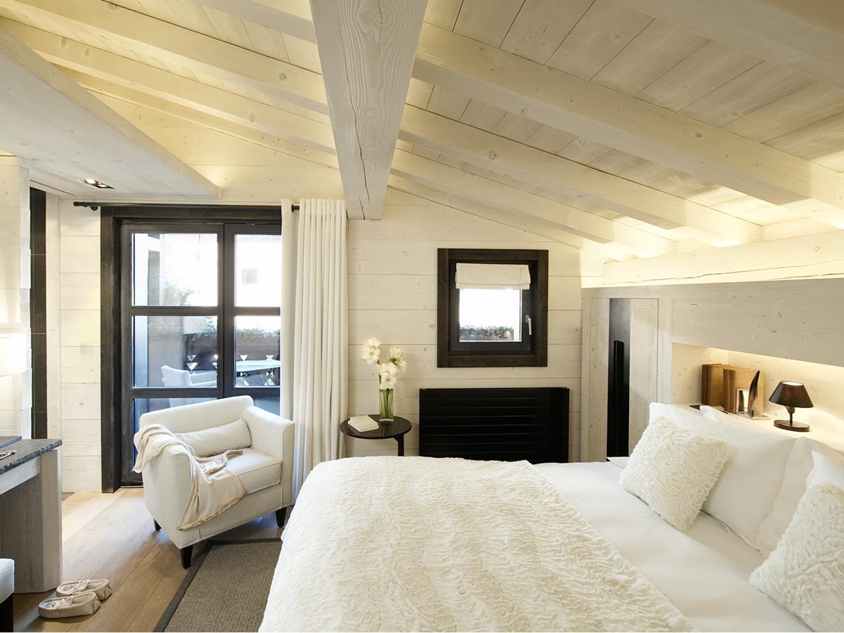 Double bedroom in Hotel Alpaga, France