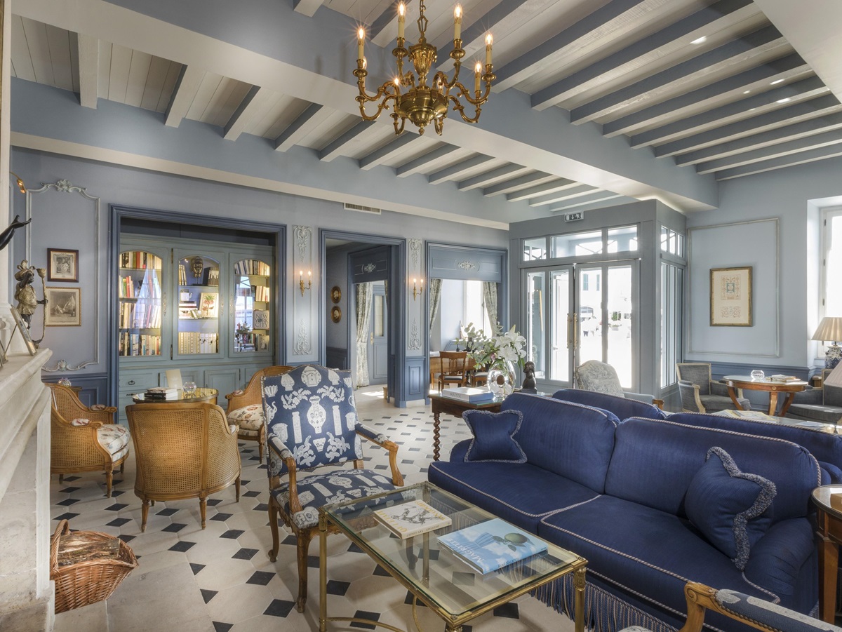Comfortable chairs and sofas in a light blue lounge