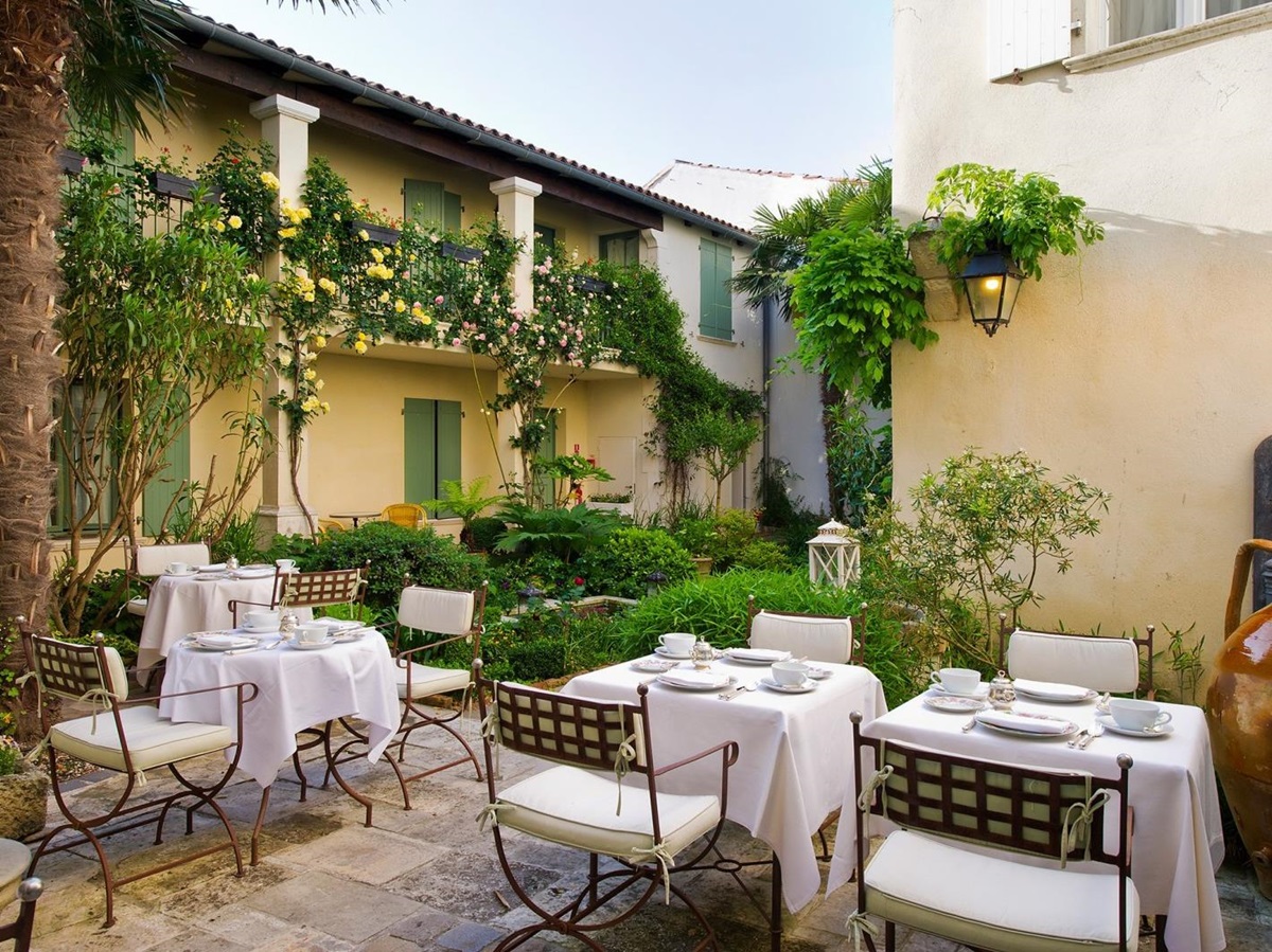 Tables set in a beautiful courtyard at Hotel de Toiras