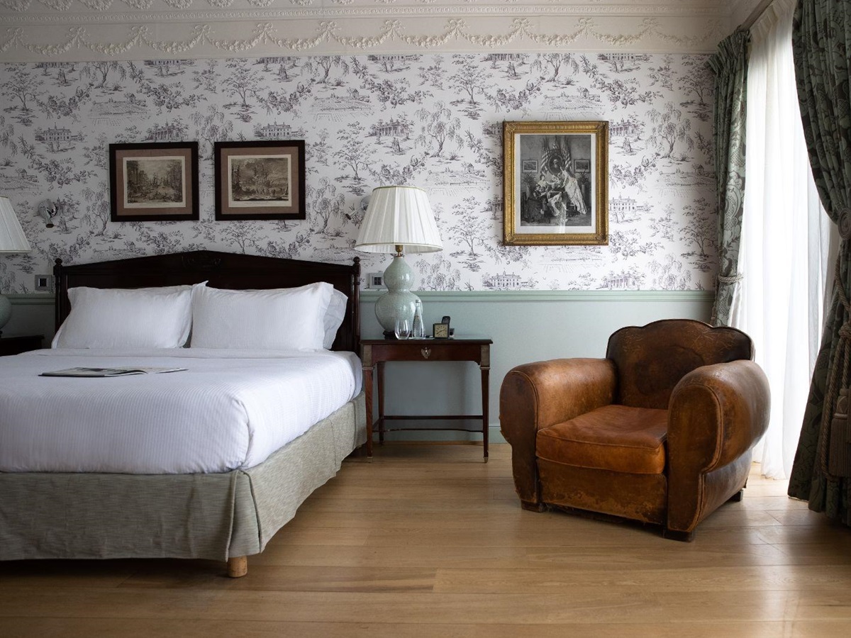 Presidential Suite at luxury Hotel de Toiras in France