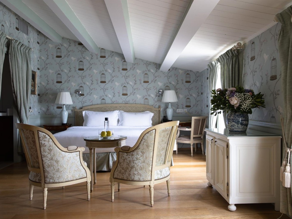 Spacious Privilege Room at luxury Hotel de Toiras in France