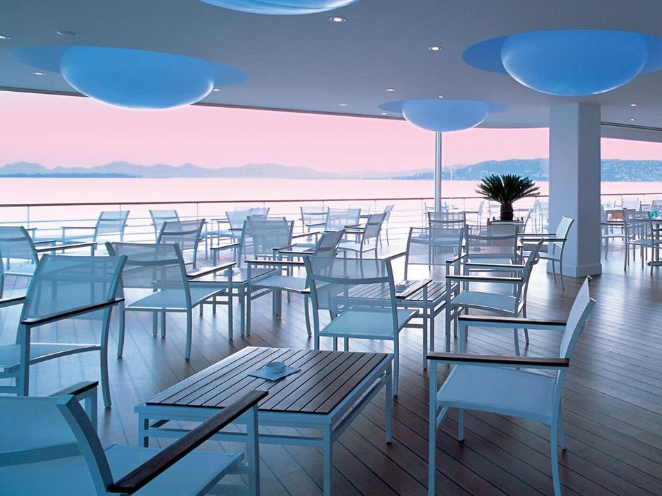 Dining with views at Hotel du Cap-Eden-Roc in France