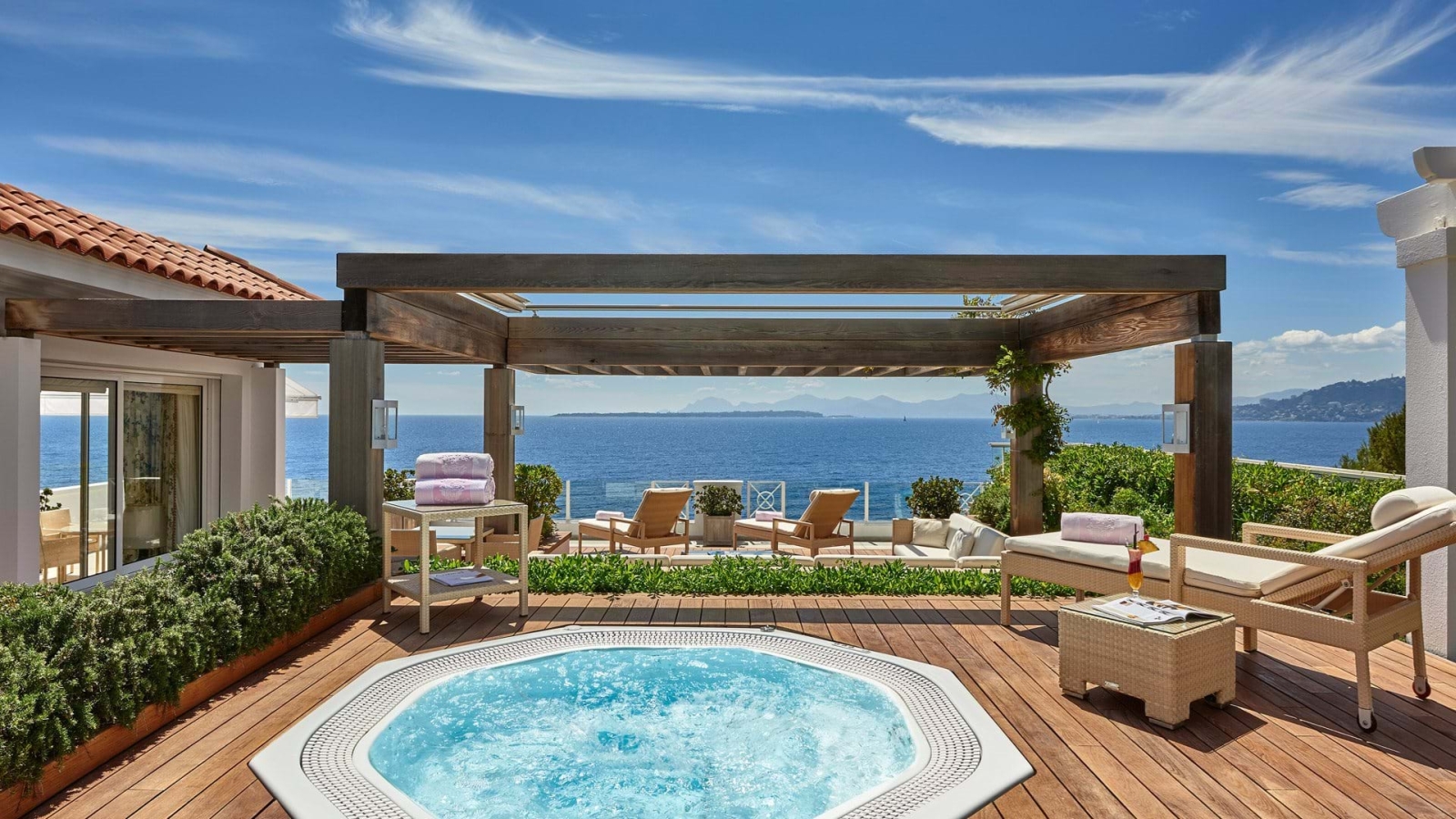 Jacuzzi with views at Hotel du Cap-Eden-Roc in France