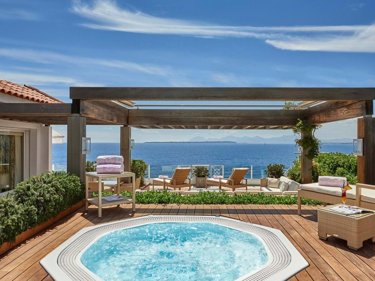Jacuzzi with views at Hotel du Cap-Eden-Roc in France