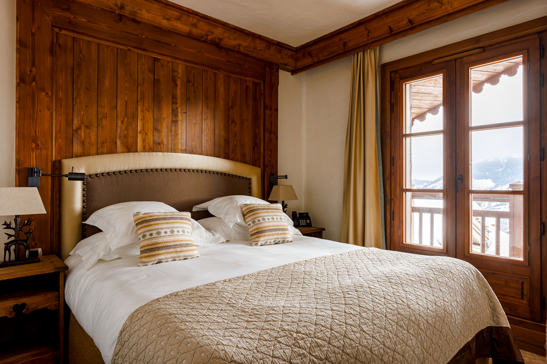 Double bed at Hotel Le Portetta in Courchevel