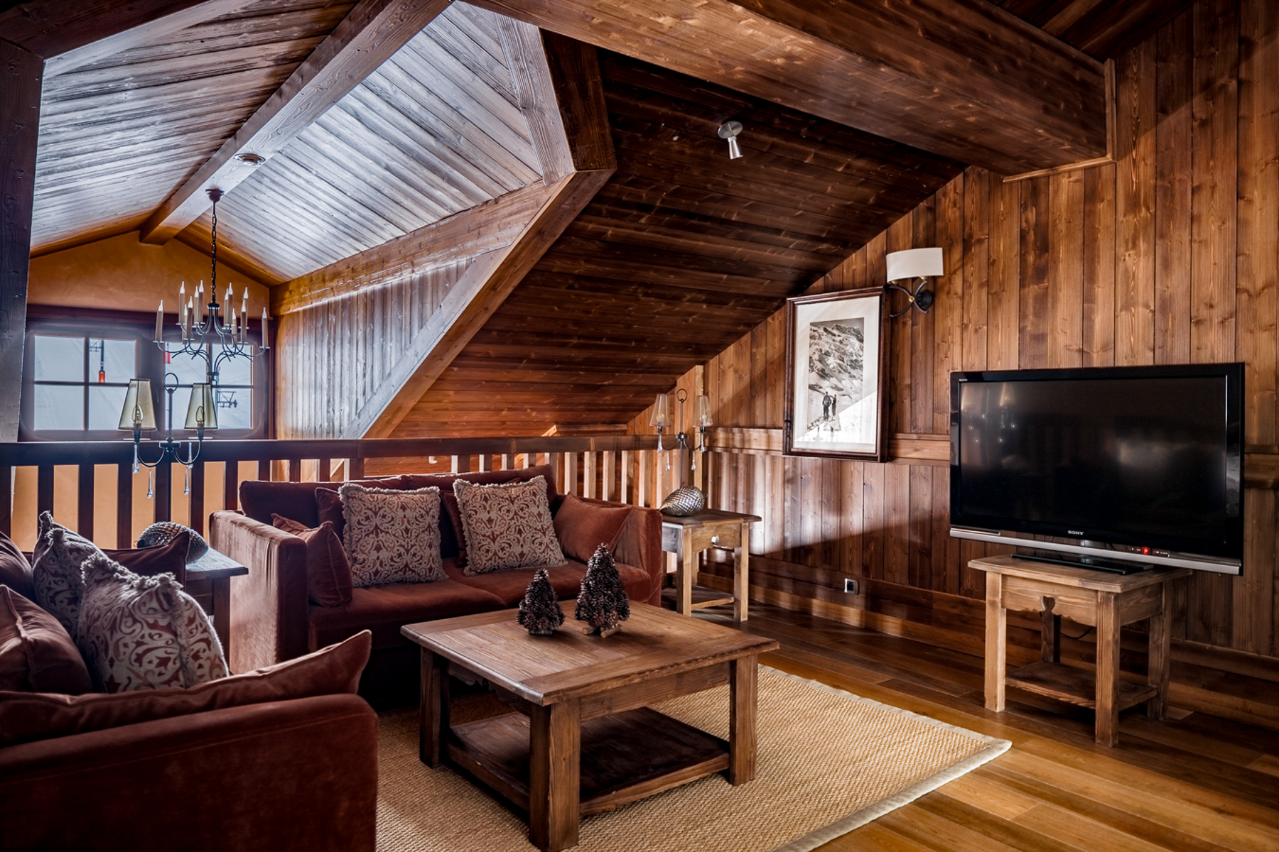 Sofas and television at Hotel Le Portetta in Courchevel